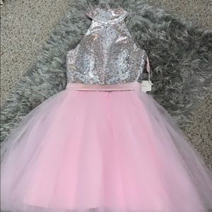 BEAUTIFUL BRAND NEW Homecoming dress